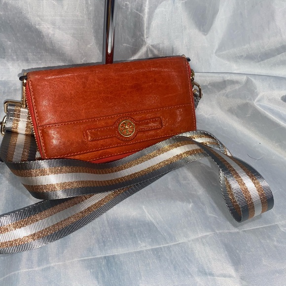 Sold‼️Tory Burch Burnt Orange Leather Zippy Wallet bar Crossbody Conversion - Picture 3 of 12